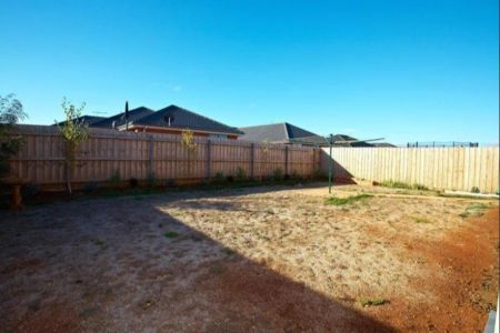 ** UNDER APPLICATION** Spacious Family Living in Kurunjang – $480 per week - Photo 2