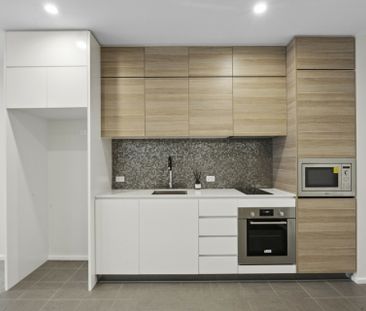 Move-In Ready: Inner City Lifestyle - Photo 6