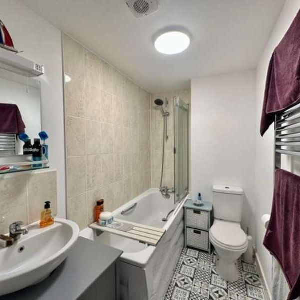 The Lantern Building, Davidson Close, SO45 - Photo 1