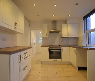 3 bedroom semi-detached house to rent - Photo 6