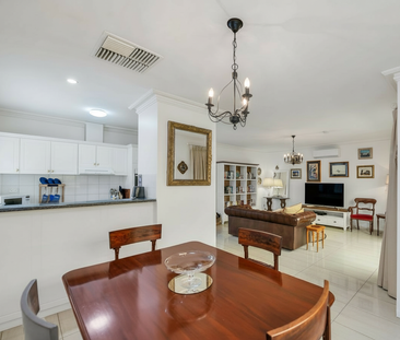 Pretty, Private & Perfectly Positioned Homette with 6.6kW Solar! - Photo 3