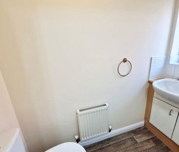 4 bedroom semi-detached house to rent - Photo 1