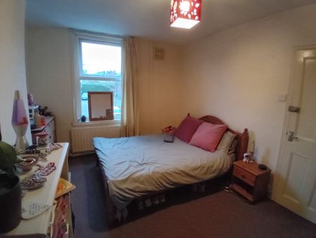 3 Bed - 35 Lumley Road, Burley, Leeds - LS4 2NH - Student - Photo 2