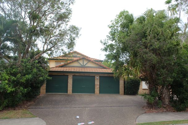 Spacious 2 Bedroom Townhouse in a Great Location&excl; - Photo 1
