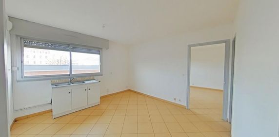 Location Appartement 2 pièces 50m² ROMANS SUR ISERE 26100 - Photo 2