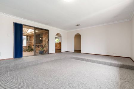 Spacious Stirling Family Home - Photo 2