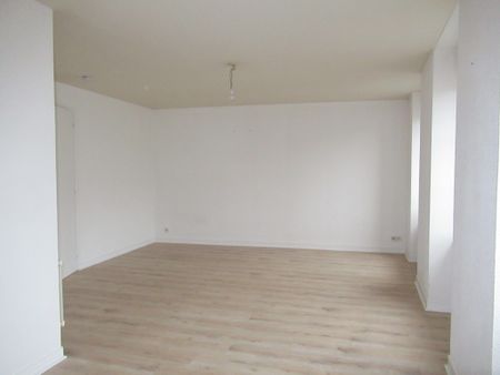 Location Appartement 4 pièces 100m² LA FERTE MACE 61600 - Photo 3