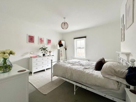 2 bedroom semi-detached house to rent - Photo 5