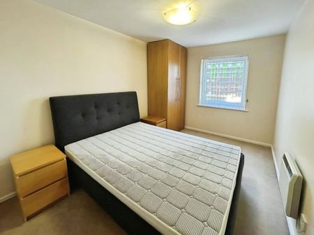 2 bedroom Flat To Let - Photo 4