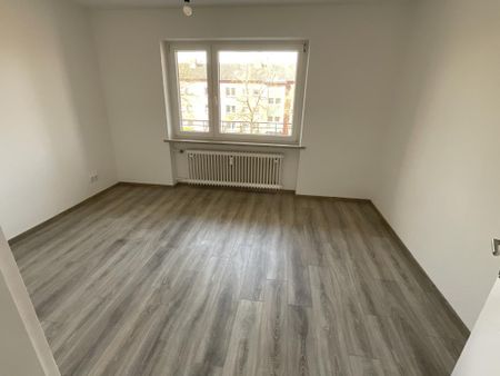 Bereits modernisierte 3 -ZKB-Balkonwohnung in Heppens zu vermieten! - Photo 3