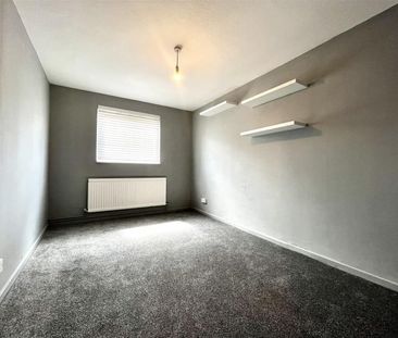 2 Bedroom Flat - Purpose Built To Let - Photo 3