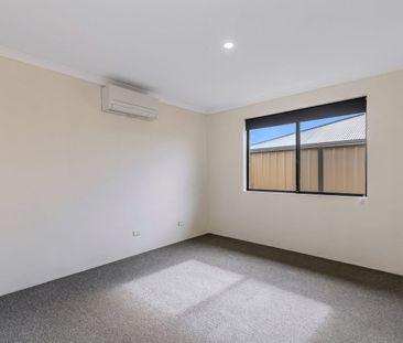 SPACIOUS FAMILY HOME IN QUIET CUL-DE-SAC - Photo 5