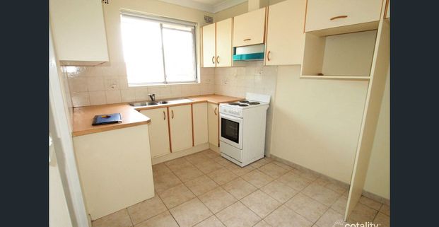 Spacious 2 Bedroom Apartment in Prime Location - Photo 1