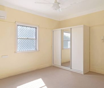Neat Two Bedroom Cottage - Photo 1