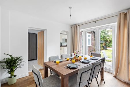 4 Bed, House - Photo 2