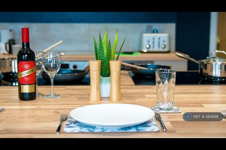 1 bedroom in a house share to rent - Photo 4