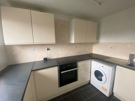 Oakley Court, Royston - Photo 3