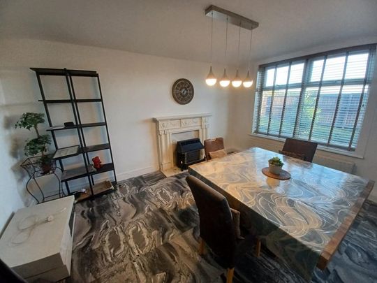 1 bedroom in a house share to rent - Photo 1