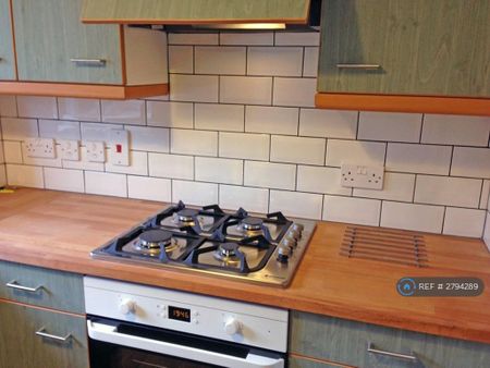 2 bedroom flat to rent - Photo 5