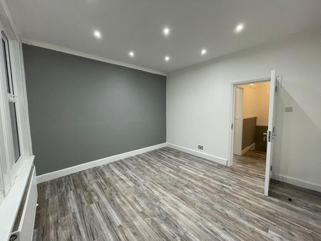 6 Bed End Terrace, Browning Road, E12 - Photo 4