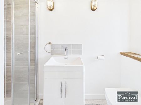 3 bedroom semi-detached house to rent - Photo 5