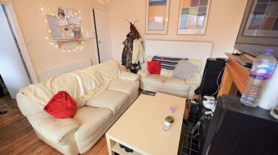 3 bedroom House in Knowle Road, Leeds - Photo 3