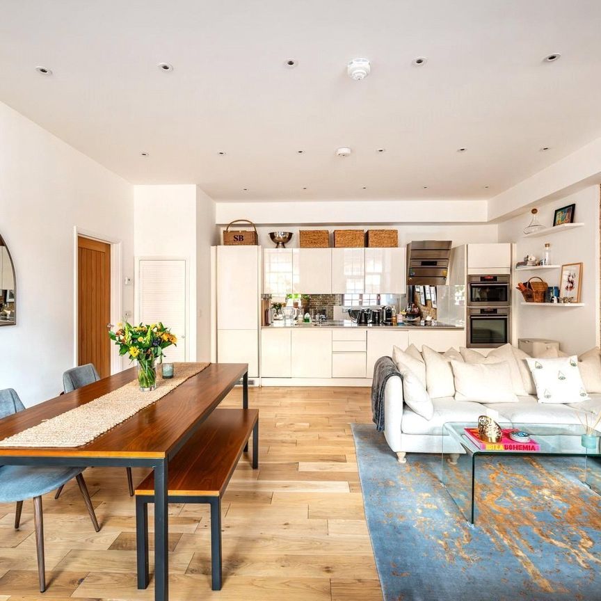 Battersea Park Road, London, SW11 flat to rent - Photo 1