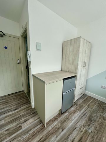 Modern Rooms with Private En-Suites – Just 5 Minutes from Watford General Hospital! - Photo 4