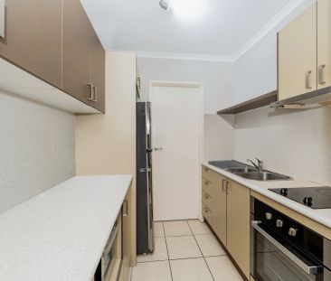 10/10 Snelham Street - Photo 2