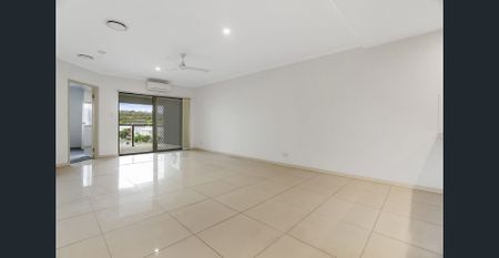 Stylish unit in excellent location - Photo 2