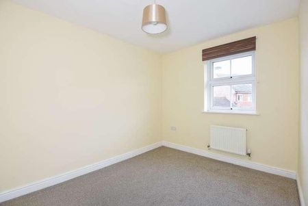 Newbury, Berkshire, RG19 - Photo 2