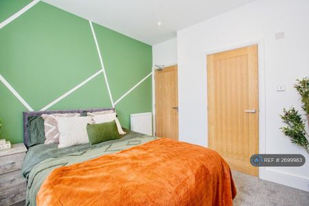 8 bedroom terraced house to rent - Photo 5
