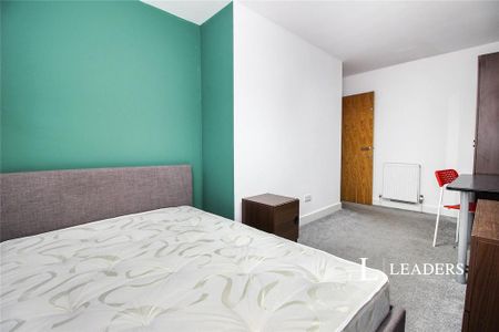 1 bedroom in a house share to rent - Photo 2