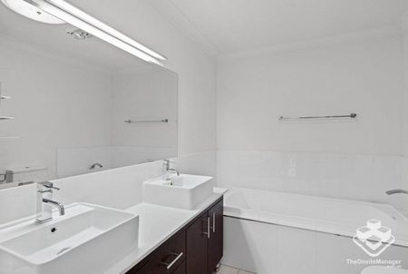 3 BEDROOM TOWNHOUSE AVAILABLE 17TH DECEMBER - Photo 5