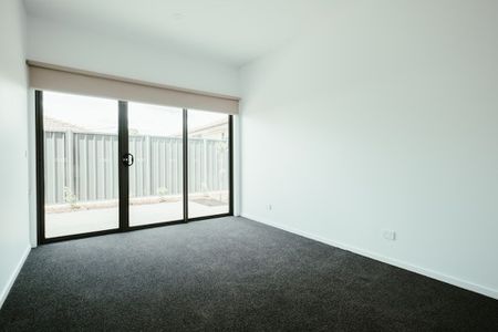 6 Robshaw Street, Ironbark. - Photo 2