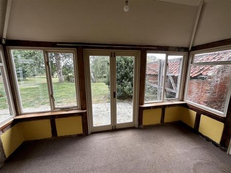 5 bedroom detached house to rent - Photo 2