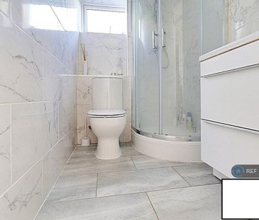 1 bedroom in a flat share to rent - Photo 5