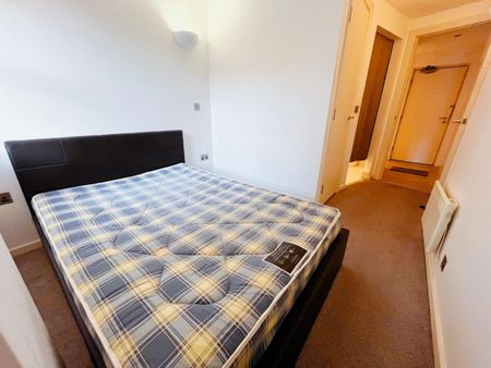 2 bedroom Flat To Let - Photo 3
