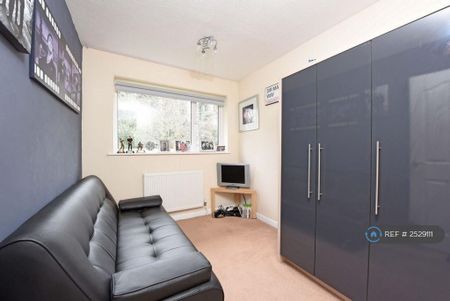 3 bedroom end of terrace house to rent - Photo 4