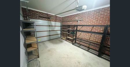 Fully Furnished 3-Bedroom Townhouse in Carnegie - Photo 4