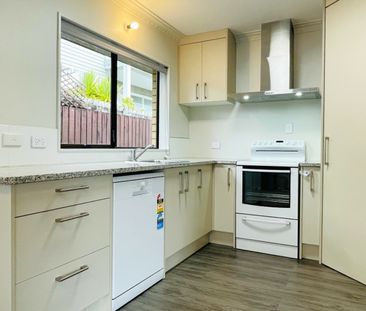 Close to Town Centre - Recently Refurbished - Photo 6