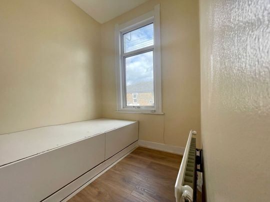 3 Bed Maisonette, Ling Road, E16 - Photo 1