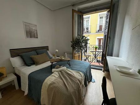 Calle de Jesús, Madrid, Community of Madrid 28014 - Photo 4