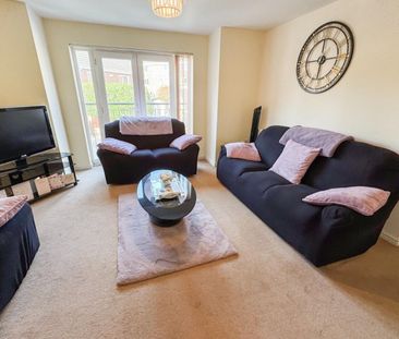 2 bedroom Flat To Let - Photo 3