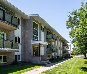 Three Bedroom Apartment - Photo 2