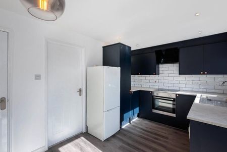 2 bedroom end of terrace house to rent - Photo 3