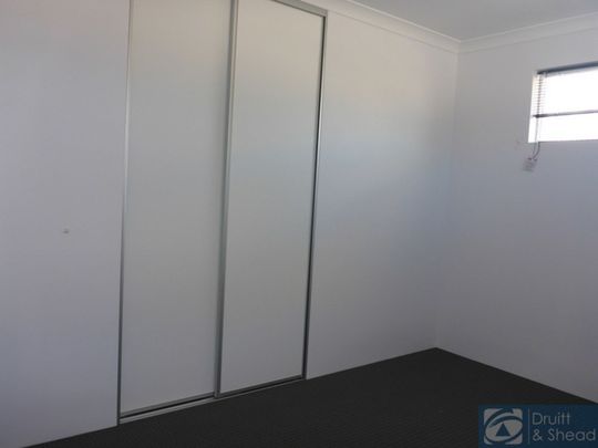 Modern Townhouse in excellent location - Photo 1