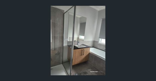 SPACIOUS 4 BEDROOM HOME - Photo 1