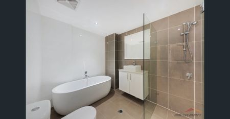 Bright and Modern Apartment in a Convenient Location - Photo 4