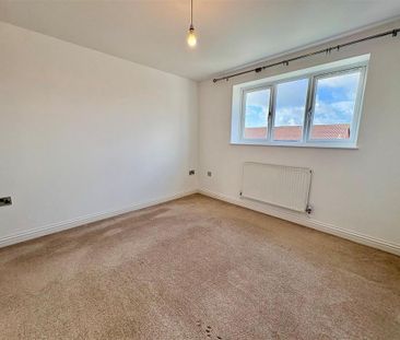 4 bedroom detached house to rent - Photo 4